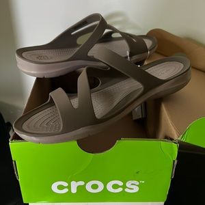 Crocs , women’s size 7
